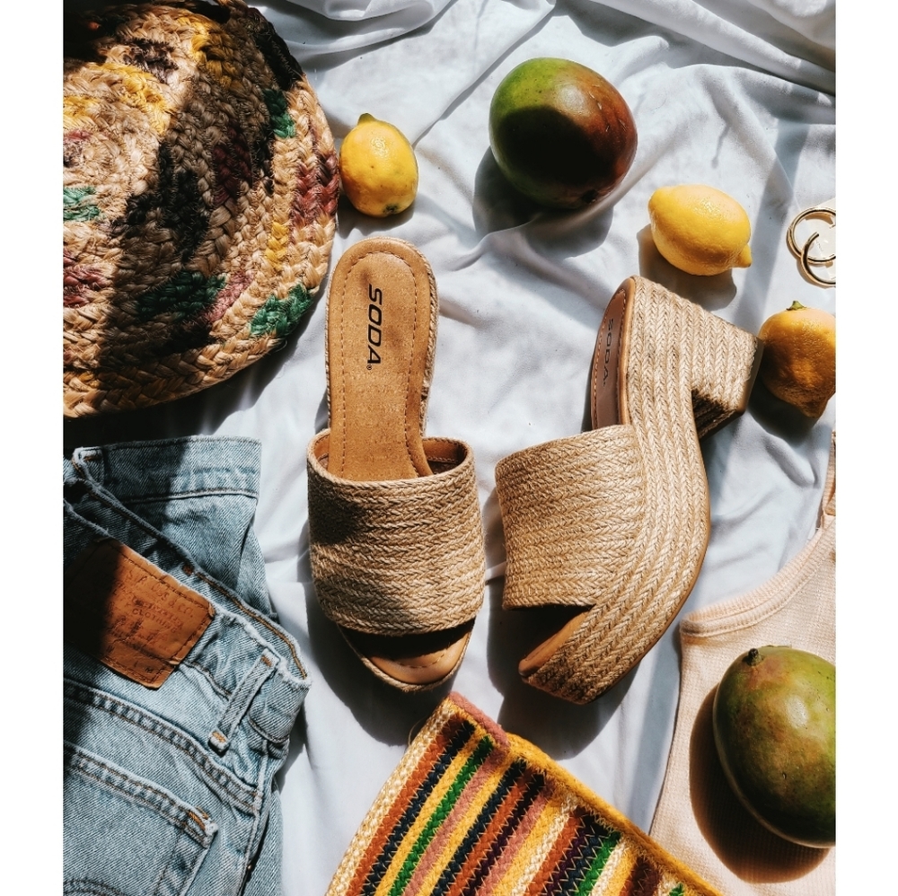 🆕Resort Style Collection// Tan Chunky heel sandal